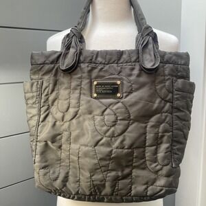 MARC by Marc Jacobs laptop tote taupe plaque logo magnetic closure 17x14x4 EUC